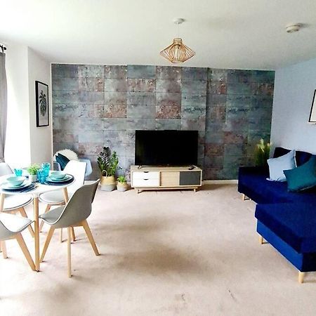 Stylish 2 Bedroom Apartment / Free Gated Parking Glasgow Esterno foto