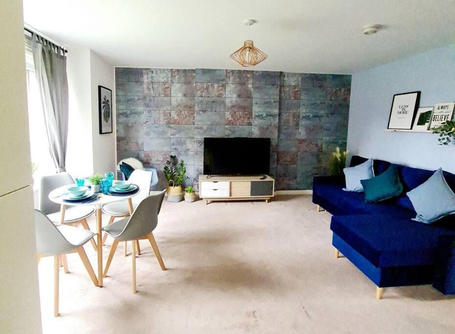 Stylish 2 Bedroom Apartment / Free Gated Parking Glasgow Esterno foto