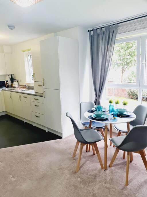 Stylish 2 Bedroom Apartment / Free Gated Parking Glasgow Esterno foto